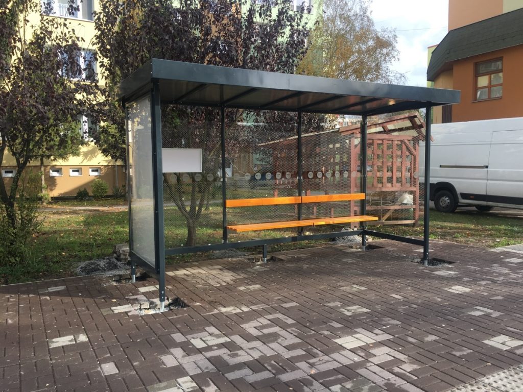 predaj-a-vyroba-autobusove-zastavky-LARA-2A-s-prislusenstvom-citylight-lavicka-s-operadlom